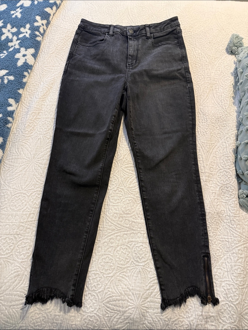 American Eagle Outfitters Black Ankle Zip Frayed Hem Jeans